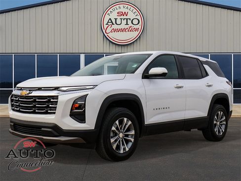 Used 2025 Chevrolet Equinox LT image 3