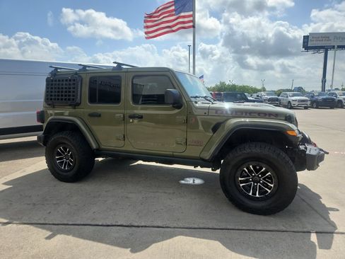 Used 2025 Jeep Wrangler Unlimited Rubicon AWD/4WD image 4