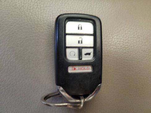 Used 2018 Honda Pilot Touring image 32