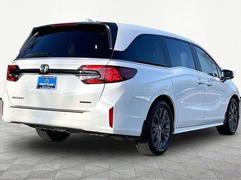 Used 2025 Honda Odyssey Touring image 6