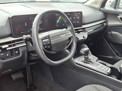 Used 2026 Kia Sportage LX FWD image 2
