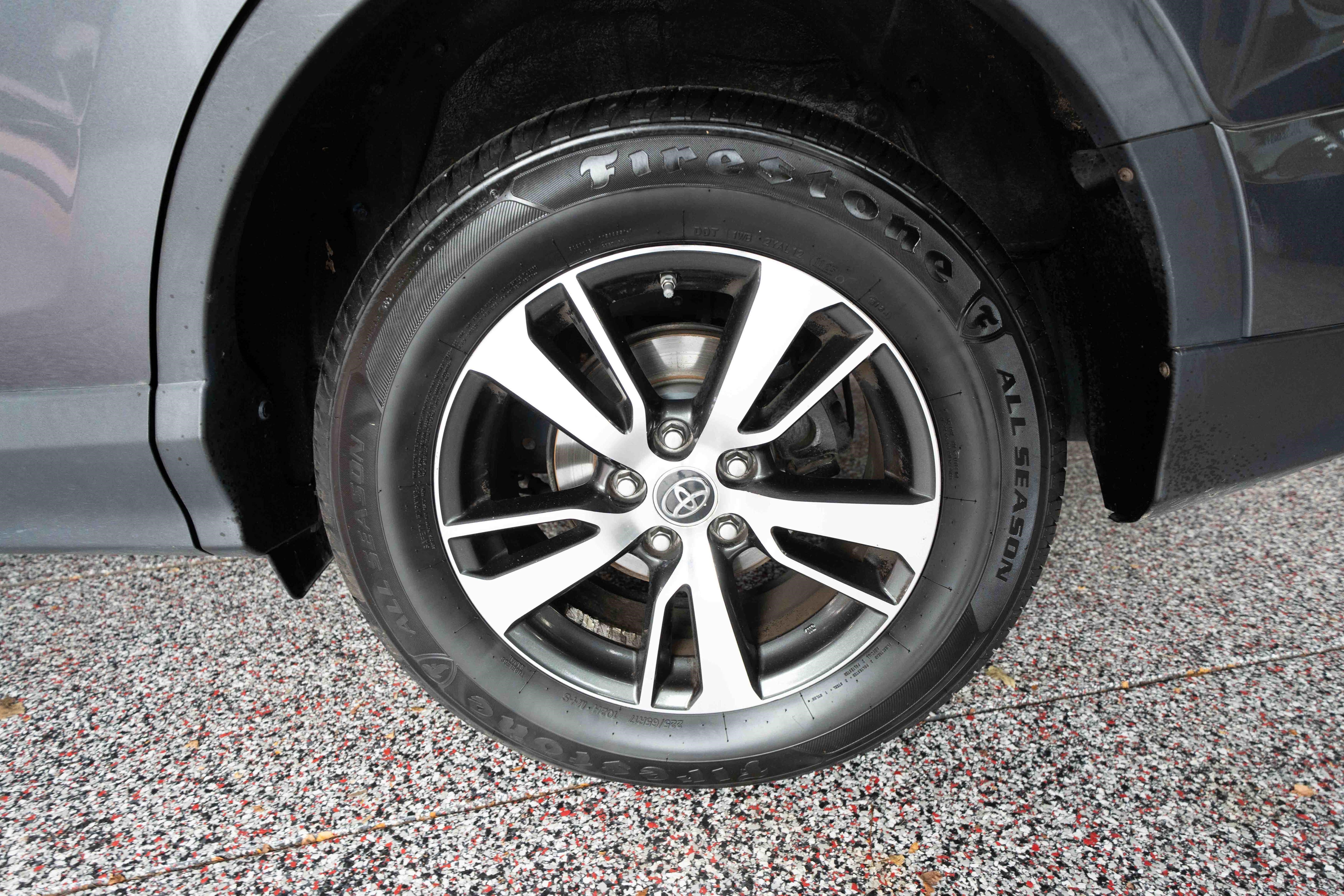 Used 2018 Toyota RAV4 XLE AWD/4WD image 29