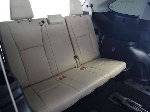 Used 2022 Toyota Highlander XLE AWD/4WD image 20