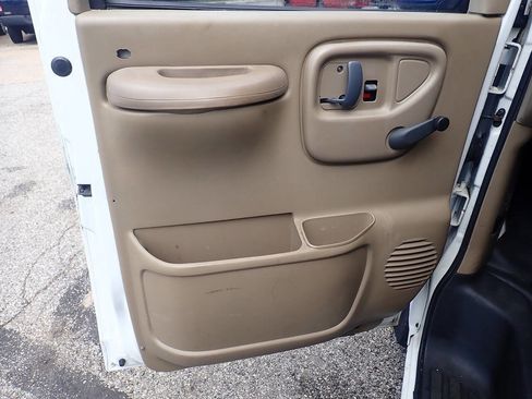 Used 2000 Chevrolet Express 3500 Extended RWD image 27