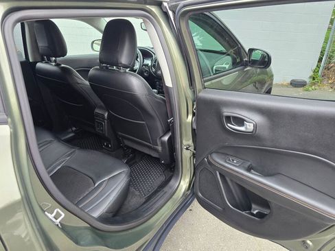 Used 2017 Jeep Compass Latitude w/ Popular Equipment Group FWD image 13