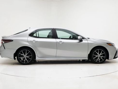 Used 2024 Toyota Camry SE image 2