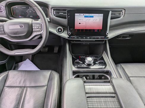 Used 2024 Jeep Wagoneer L Series III w/ Flexible Seating Group image 17