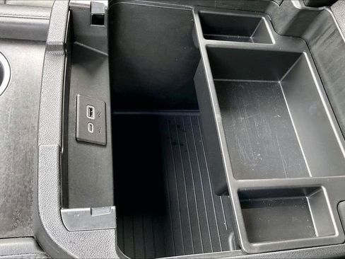 Used 2024 Chevrolet Suburban LT image 25