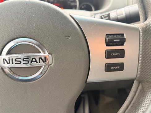 Used 2013 Nissan Frontier SL image 22