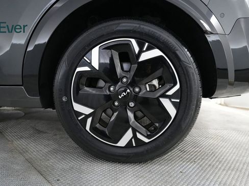 Used 2024 Kia Niro Wave w/ Wave Preserve Package image 9