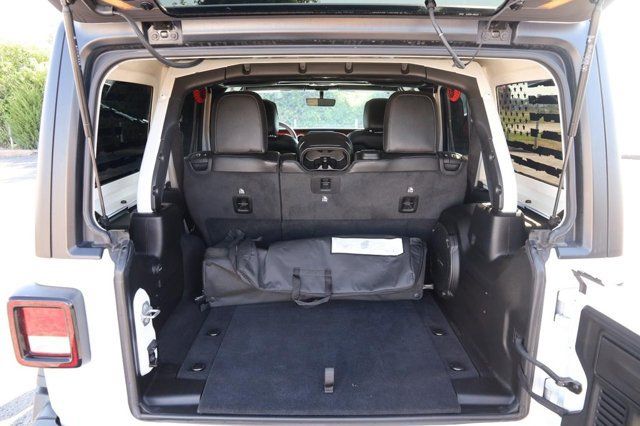 Used 2023 Jeep Wrangler Unlimited Rubicon AWD/4WD image 7
