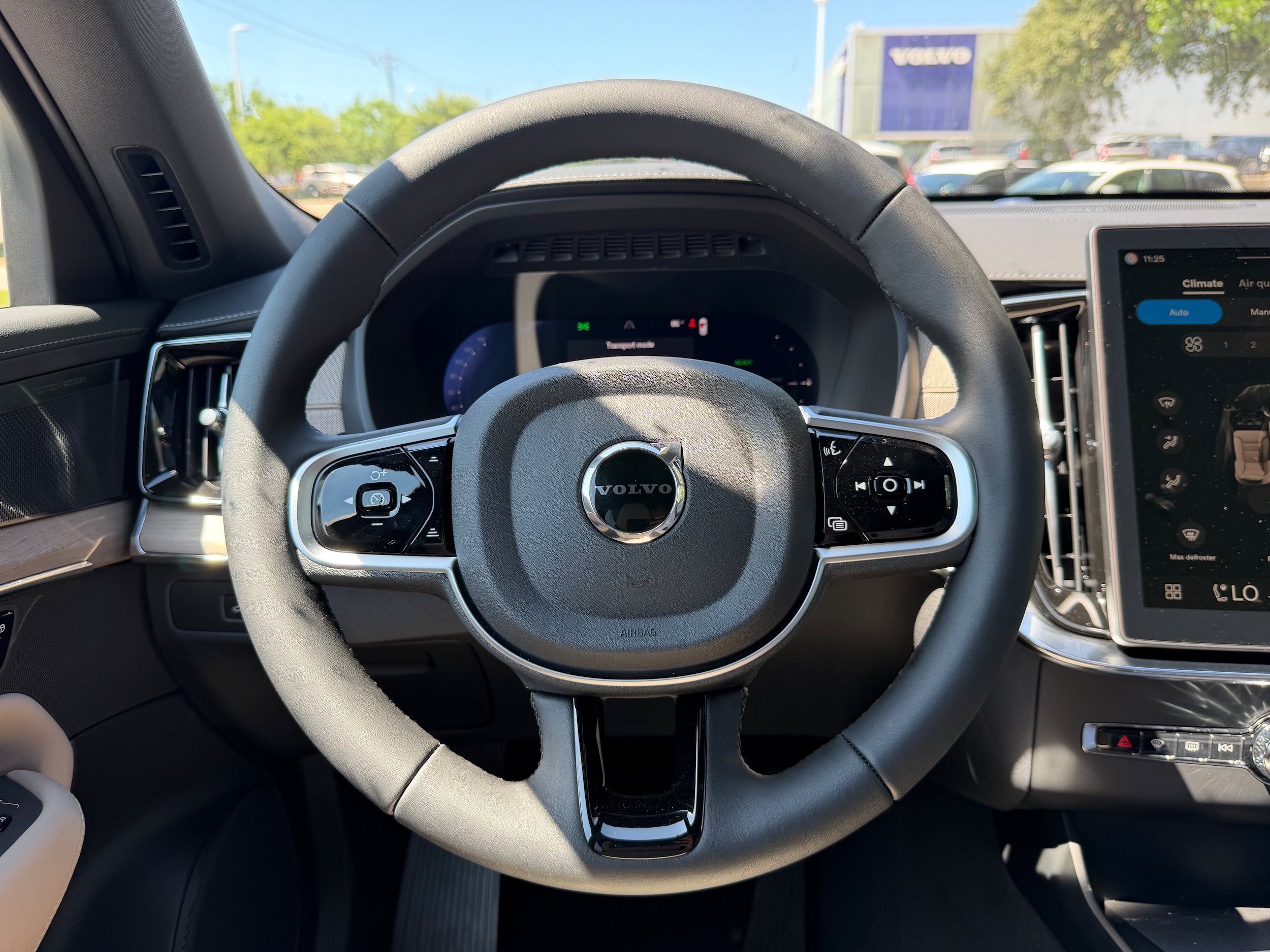 New 2026 Volvo XC90 T8 Plus w/ Protection Package Premier AWD/4WD image 15