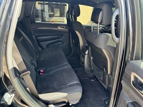 Used 2017 Jeep Grand Cherokee Laredo w/ Quick Order Package 23E image 9