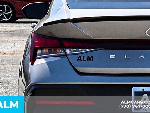 Used 2025 Hyundai Elantra Sport image 13