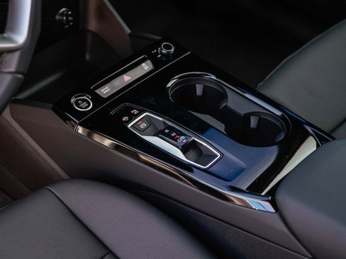 New 2025 Audi Q6 e-tron Premium AWD/4WD image 20