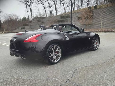 Used 2013 Nissan 370Z Touring w/ Sport Pkg image 9
