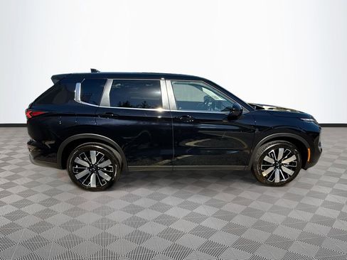 New 2026 Mitsubishi Outlander SE image 8