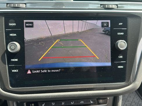 Used 2019 Volkswagen Tiguan SE AWD/4WD image 17