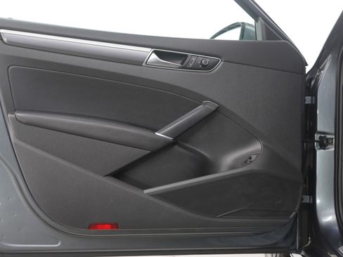 Used 2017 Volkswagen Passat 1.8T R-Line image 17