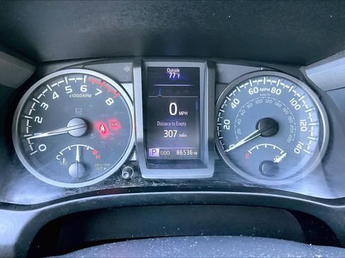 Certified 2020 Toyota Tacoma TRD Off-Road w/ Technology Package AWD/4WD image 24