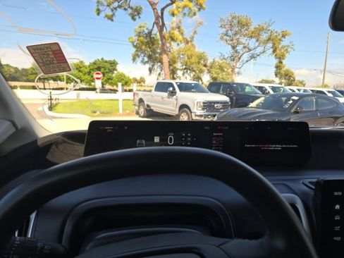 Used 2025 Ford Expedition Active RWD image 12