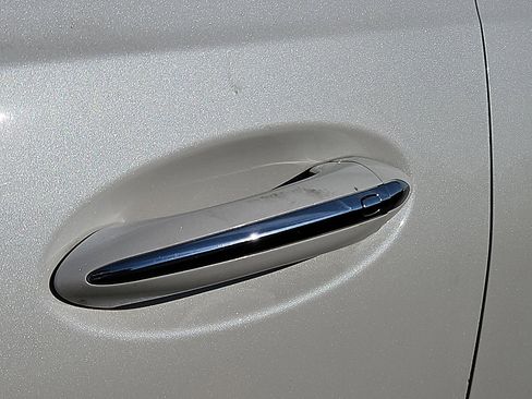 Certified 2025 Buick Encore GX Avenir w/ Avenir Technology Package FWD image 6