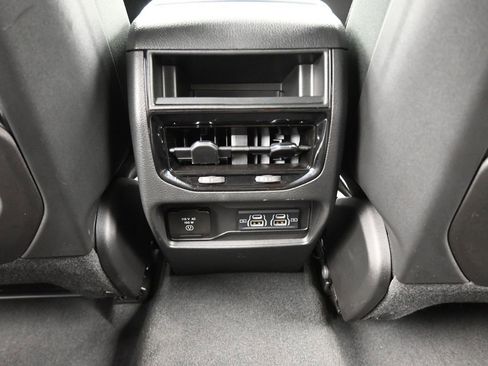 Used 2024 Jeep Grand Cherokee Altitude image 34