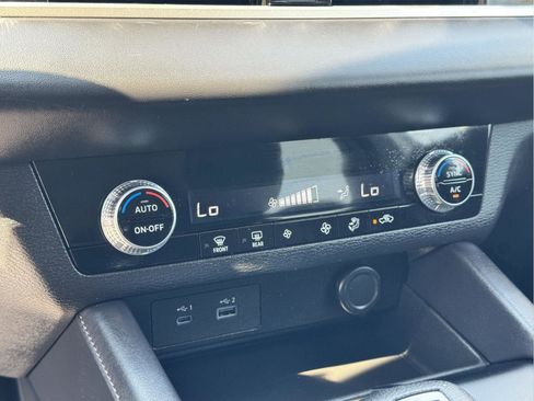 Used 2024 Mitsubishi Outlander ES image 22