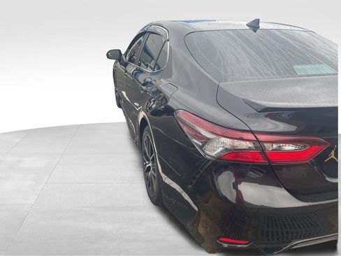 Used 2021 Toyota Camry SE FWD image 14