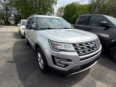 Used 2016 Ford Explorer XLT w/ Equipment Group 202A image 1