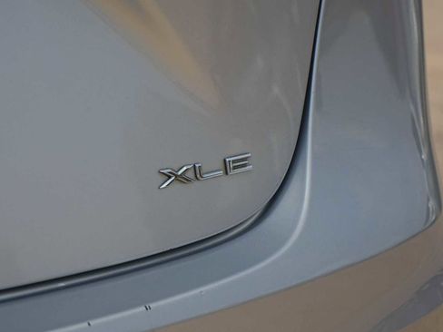 Used 2018 Toyota Avalon XLE FWD image 8