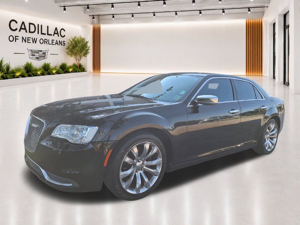Used 2020 Chrysler 300 Touring w/ Chrome Appearance Package RWD image 6