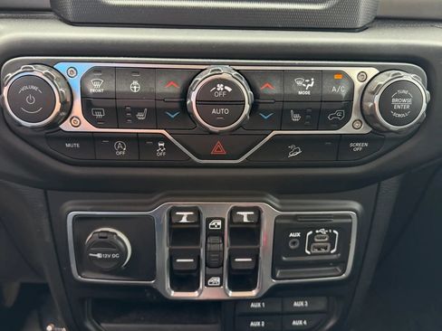 Used 2021 Jeep Wrangler Unlimited Sport AWD/4WD image 25