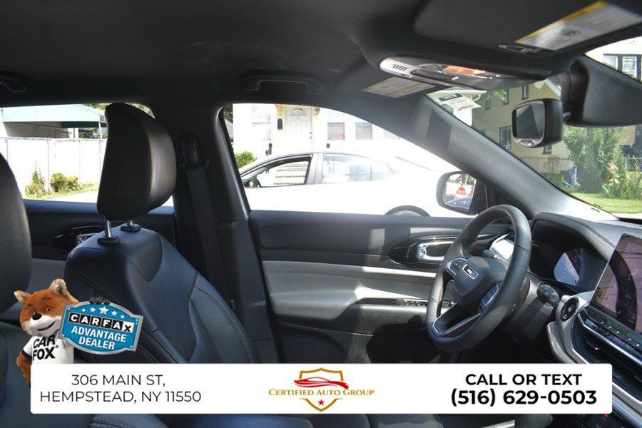 Used 2025 Jeep Compass Limited AWD/4WD image 19