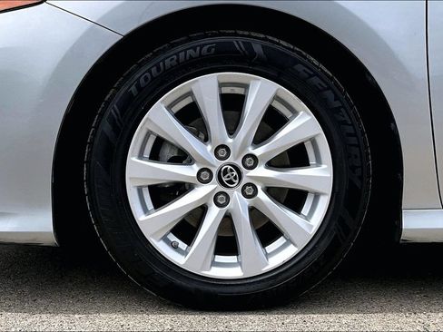 Used 2019 Toyota Camry LE FWD image 12
