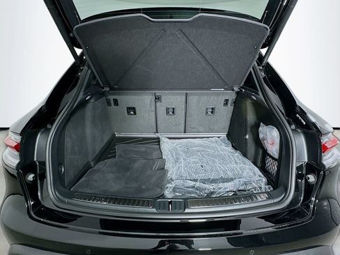 Certified 2026 Porsche Macan AWD/4WD image 28