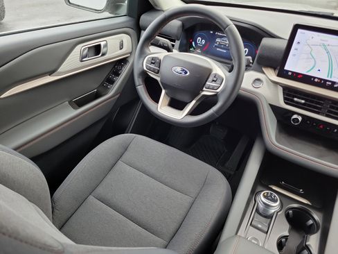 Used 2025 Ford Explorer Active image 15