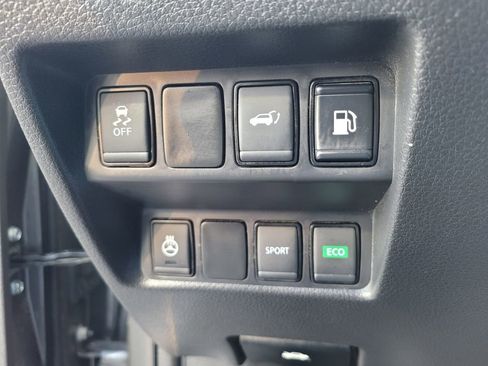 Used 2018 Nissan Rogue SV w/ Sun & Sound Touring Package image 15