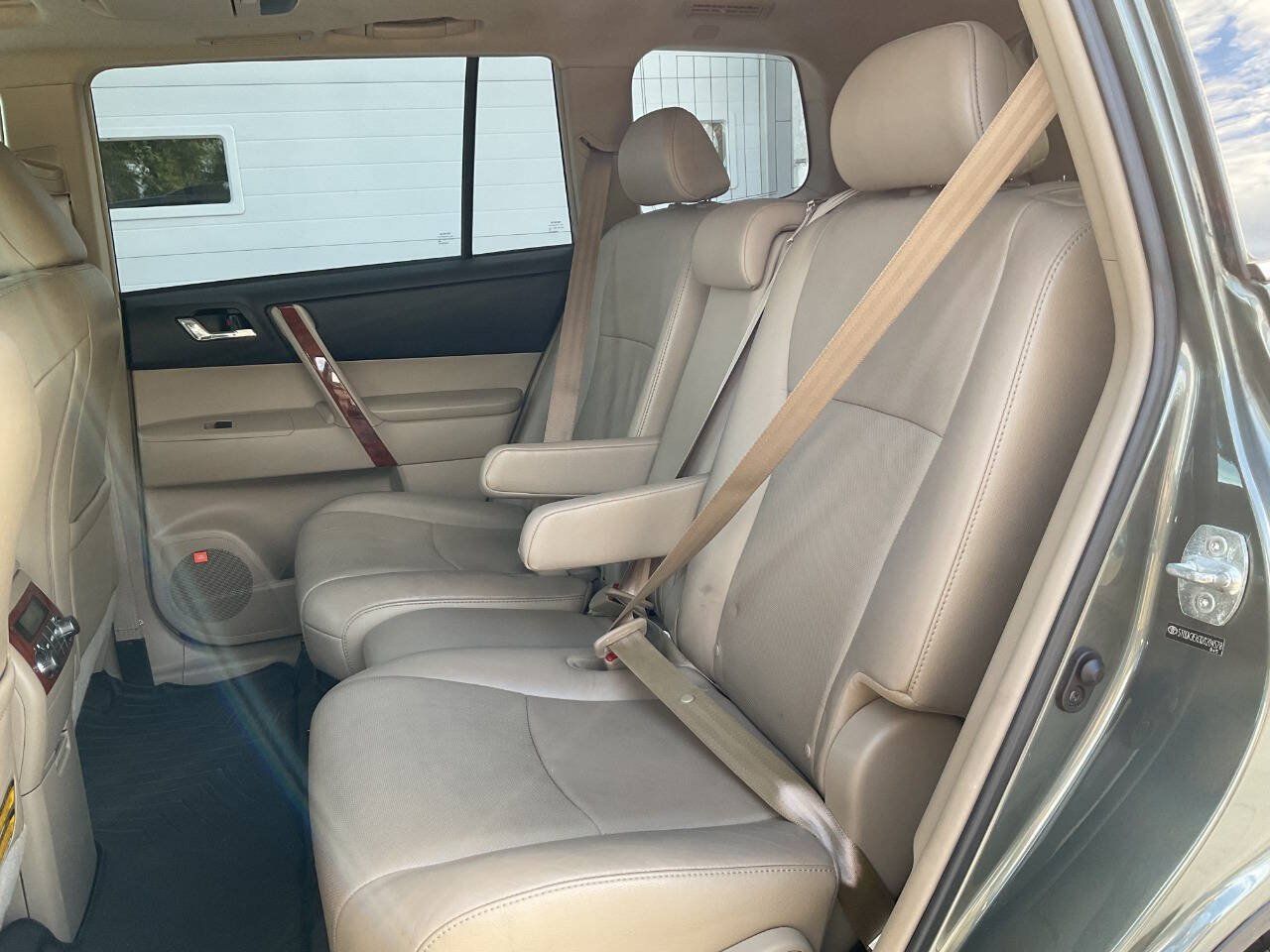 Used 2013 Toyota Highlander Limited AWD/4WD image 31