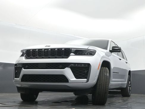 New 2026 Jeep Grand Cherokee L Limited AWD/4WD image 36