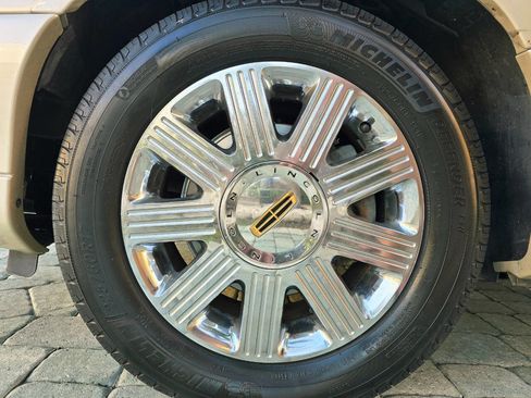 Used 2003 Lincoln Town Car Cartier image 53