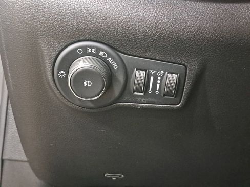 Certified 2023 Jeep Compass Latitude AWD/4WD image 25