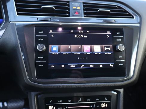 Used 2022 Volkswagen Tiguan SE image 28