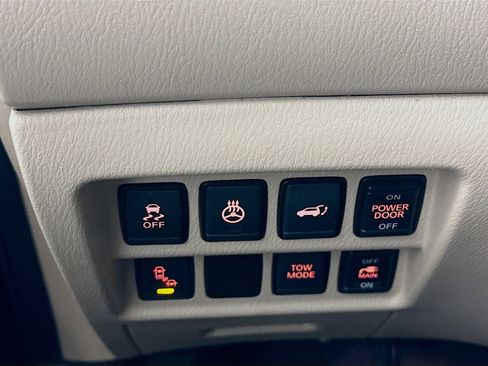 Used 2017 Nissan Pathfinder Platinum w/ Family Entertainment Package image 17