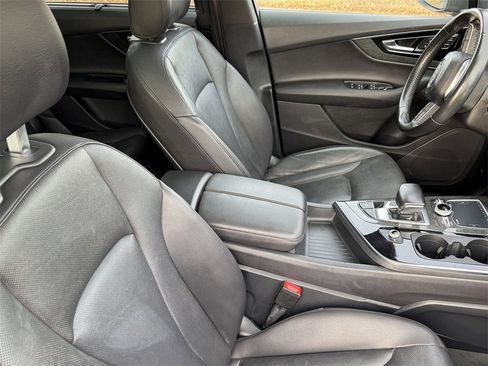 Used 2017 Audi Q7 2.0T Premium Plus w/ Premium Plus Package image 31