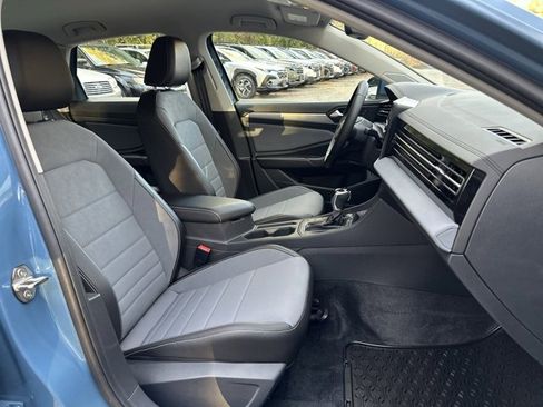 Used 2025 Volkswagen Jetta SE image 23