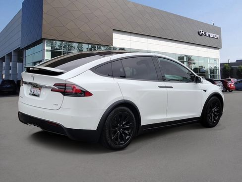 Used 2018 Tesla Model X AWD/4WD image 2