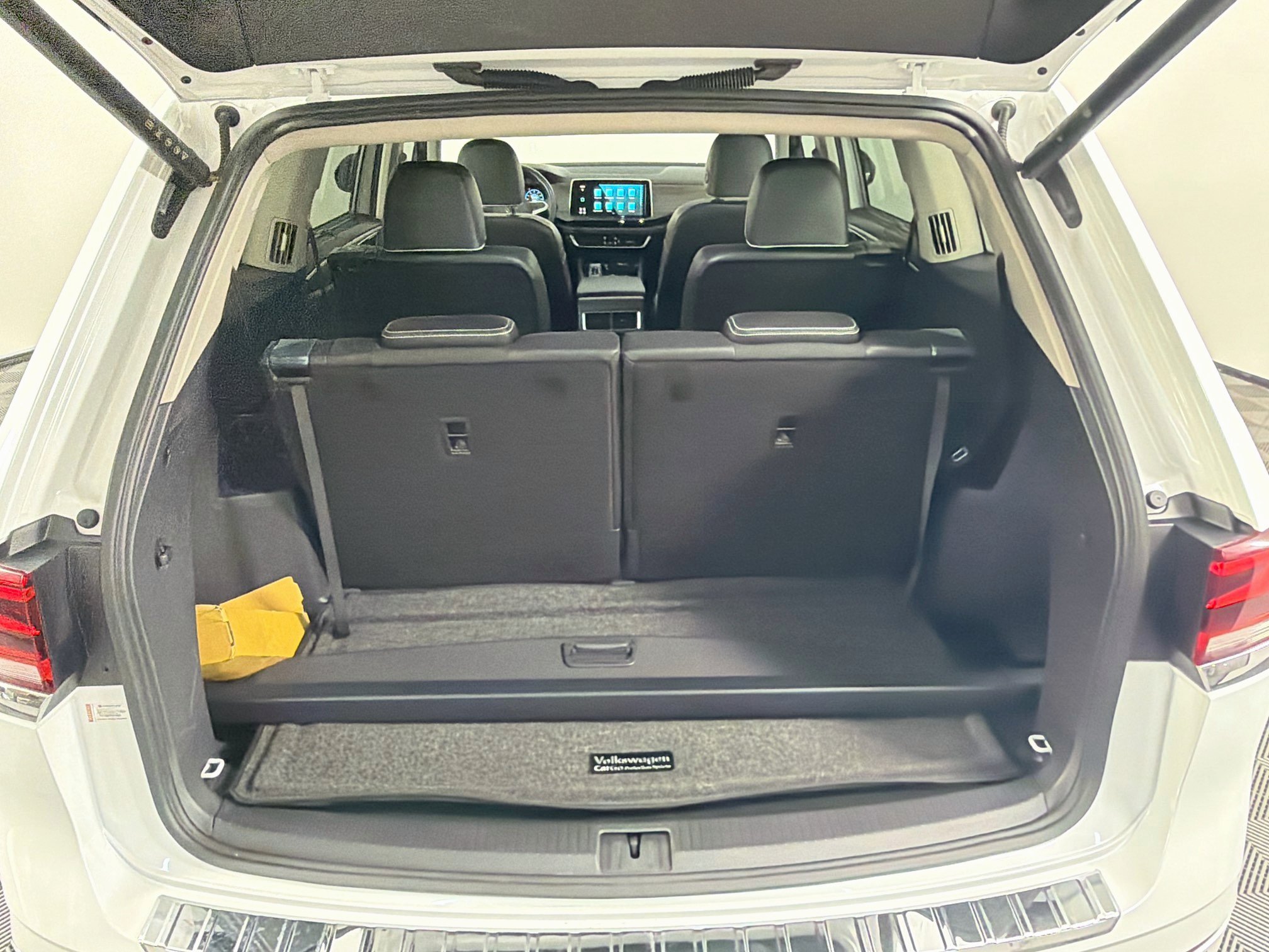 Used 2024 Volkswagen Atlas SEL Premium R-Line AWD/4WD image 32
