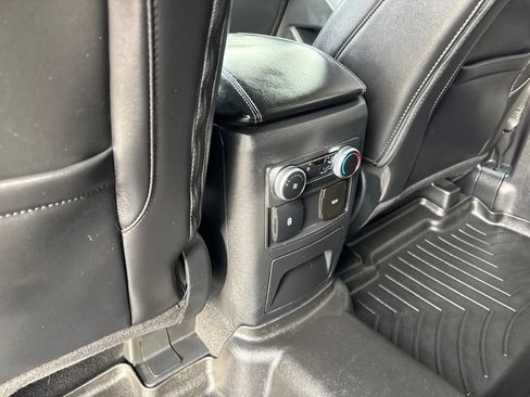 Used 2022 Ford Explorer XLT w/ Equipment Group 202A AWD/4WD image 30