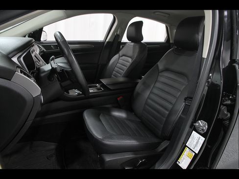 Used 2018 Ford Fusion SE AWD/4WD image 6